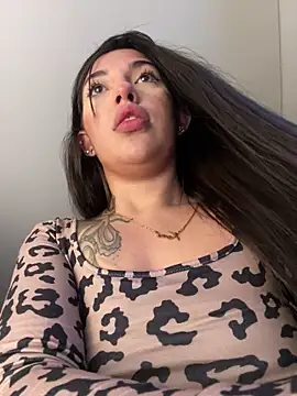 Snapshot of KarolVega- chatting on February 18, 2025, 1:10 am KarolVega- online show from February 18, 2025, 1:10 am