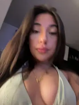 Snapshot of KarolVega- chatting on February 22, 2025, 1:11 am KarolVega- online show from February 22, 2025, 1:11 am