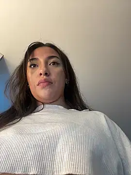 Snapshot of KarolVega- chatting on February 25, 2025, 6:09 pm KarolVega- online show from February 25, 2025, 6:09 pm