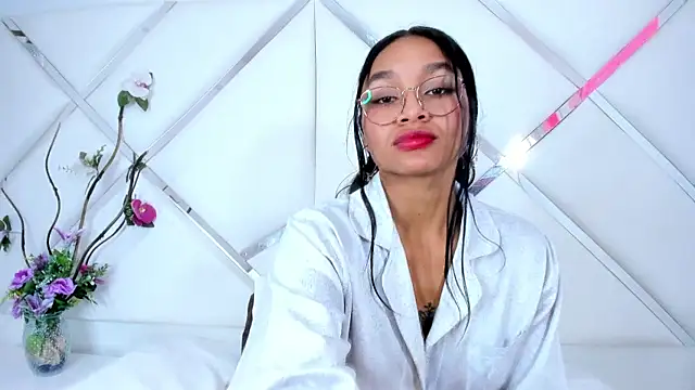 Snapshot of Lynda_Bonnie chatting on March 22, 2025, 4:04 pm Lynda Bonnie online show from March 22, 2025, 4:04 pm