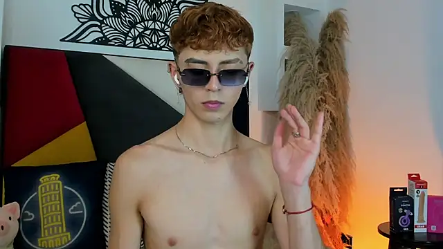 Snapshot of MaikyCooper chatting on December 2, 2025, 7:42 pm MaikyCooper online show from December 2, 2025, 7:42 pm