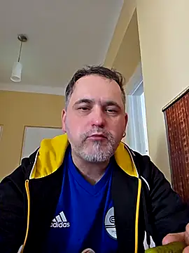 Snapshot of Szolga10 chatting on March 20, 2025, 12:43 pm Szolga10 online show from March 20, 2025, 12:43 pm