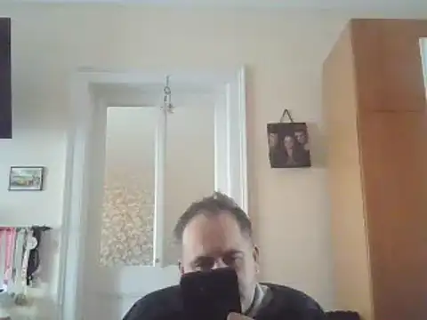 Snapshot of Szolga10 chatting on November 16, 2025, 10:54 am Szolga10 online show from November 16, 2025, 10:54 am