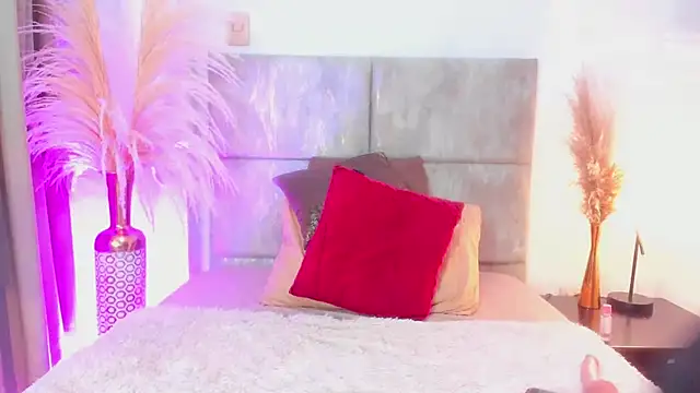 Snapshot of MiaHertz chatting on March 12, 2025, 3:24 am MiaHertz online show from March 12, 2025, 3:24 am