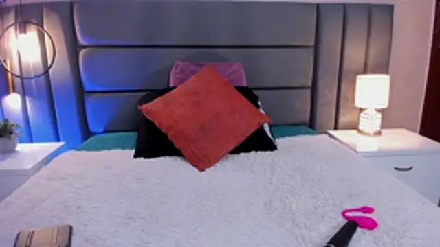 Snapshot of MiaHertz chatting on November 13, 2025, 12:42 am MiaHertz online show from November 13, 2025, 12:42 am