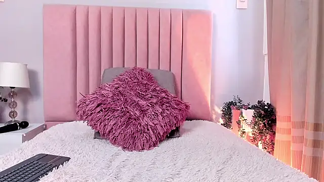 Snapshot of MiaHertz chatting on November 28, 2025, 11:57 am MiaHertz online show from November 28, 2025, 11:57 am