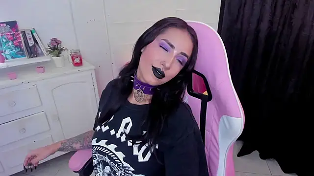 Snapshot of Nyx_Blackmoon chatting on October 6, 2025, 1:30 pm Nyx Blackmoon online show from October 6, 2025, 1:30 pm