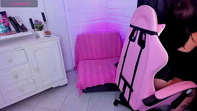 Snapshot of Nyx_Blackmoon chatting on November 17, 2025, 2:34 pm Nyx Blackmoon online show from November 17, 2025, 2:34 pm