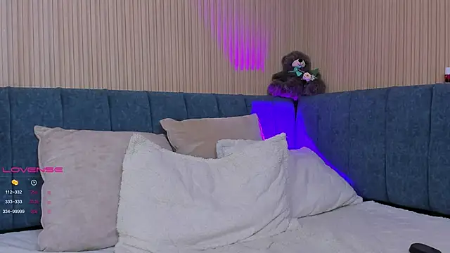 elizabeth 20 online show from March 19, 2025, 10:20 pm