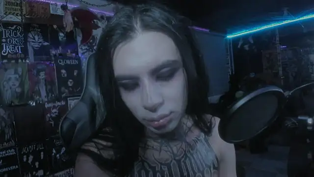 Snapshot of rotten_dreams chatting on March 9, 2025, 9:57 pm rotten dreams online show from March 9, 2025, 9:57 pm