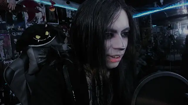 Snapshot of rotten_dreams chatting on October 7, 2025, 10:51 pm rotten dreams online show from October 7, 2025, 10:51 pm