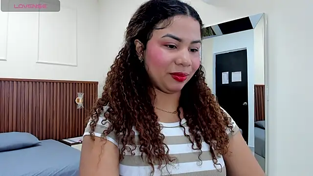 MELINAMARTINS online show from February 28, 2025, 7:56 pm