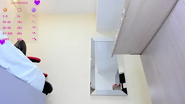 MELINAMARTINS online show from March 12, 2025, 10:39 pm