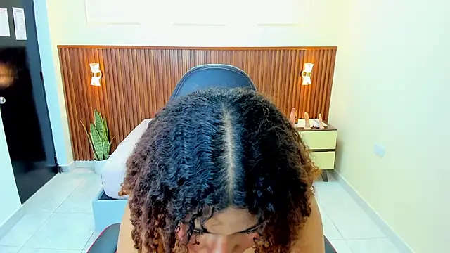 MELINAMARTINS online show from March 13, 2025, 7:28 pm