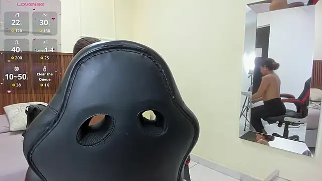 MELINAMARTINS online show from September 25, 2025, 7:39 pm