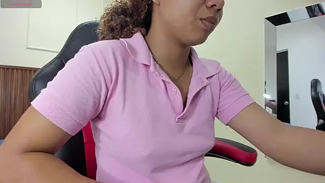 MELINAMARTINS online show from November 11, 2025, 7:14 pm