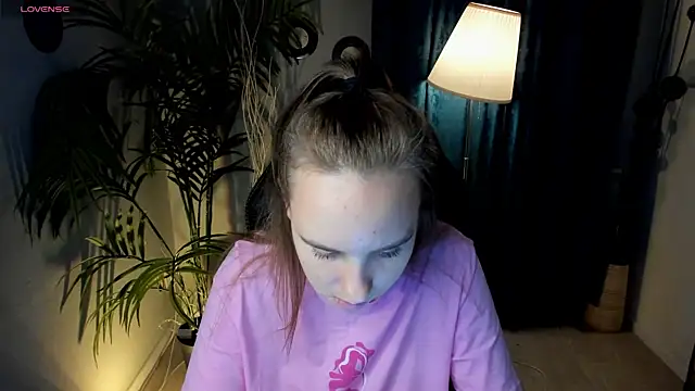 Snapshot of Lika_0ne chatting on September 24, 2025, 11:57 am Lika 0ne online show from September 24, 2025, 11:57 am