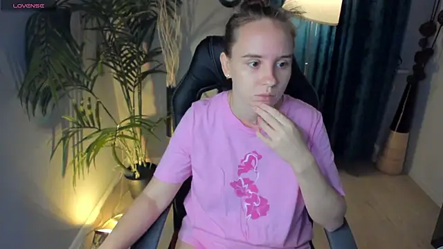 Snapshot of Lika_0ne chatting on September 26, 2025, 11:58 am Lika 0ne online show from September 26, 2025, 11:58 am