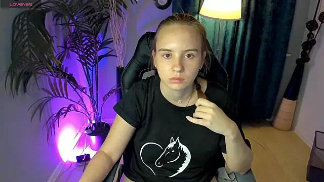 Snapshot of Lika_0ne chatting on October 4, 2025, 12:25 pm Lika 0ne online show from October 4, 2025, 12:25 pm