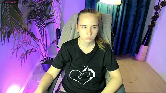 Snapshot of Lika_0ne chatting on October 7, 2025, 12:13 pm Lika 0ne online show from October 7, 2025, 12:13 pm