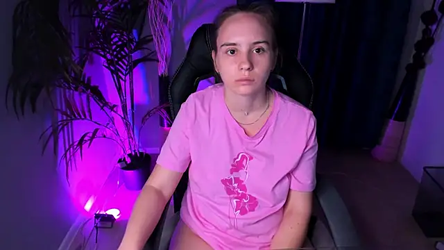 Snapshot of Lika_0ne chatting on October 10, 2025, 11:09 am Lika 0ne online show from October 10, 2025, 11:09 am