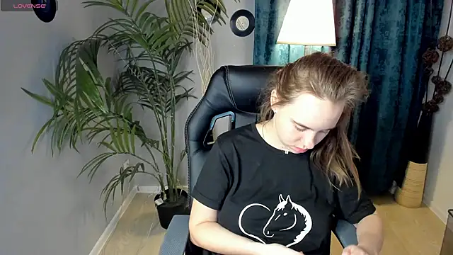 Snapshot of Lika_0ne chatting on October 16, 2025, 12:28 pm Lika 0ne online show from October 16, 2025, 12:28 pm