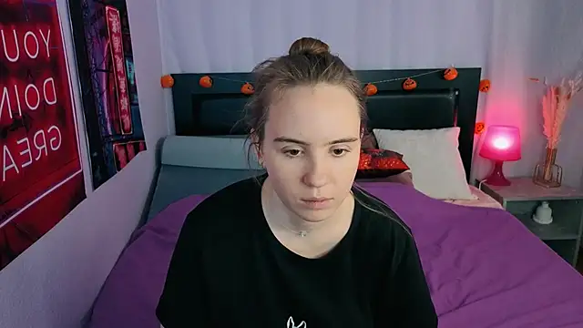 Snapshot of Lika_0ne chatting on November 17, 2025, 12:00 pm Lika 0ne online show from November 17, 2025, 12:00 pm