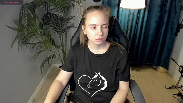 Snapshot of Lika_0ne chatting on November 19, 2025, 12:05 pm Lika 0ne online show from November 19, 2025, 12:05 pm