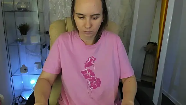 Snapshot of Lika_0ne chatting on December 3, 2025, 12:14 pm Lika 0ne online show from December 3, 2025, 12:14 pm