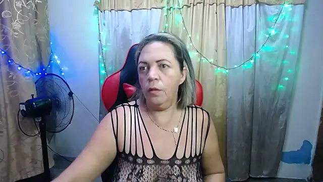 Snapshot of alina_maturehot chatting on September 21, 2025, 7:10 am alina maturehot online show from September 21, 2025, 7:10 am