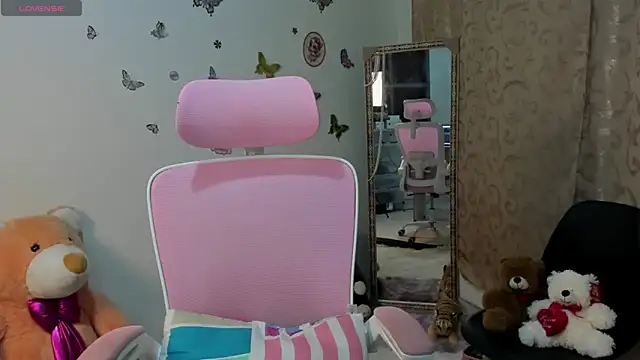 Hanna latinaa online show from November 24, 2025, 12:21 am