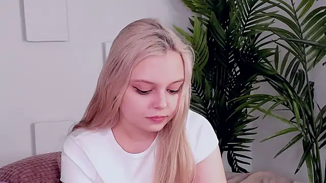 Snapshot of CLAIRE_VOGT chatting on March 5, 2025, 5:08 pm CLAIRE VOGT online show from March 5, 2025, 5:08 pm