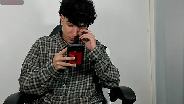 Snapshot of salvatore_montt chatting on March 1, 2025, 5:52 am salvatore montt online show from March 1, 2025, 5:52 am