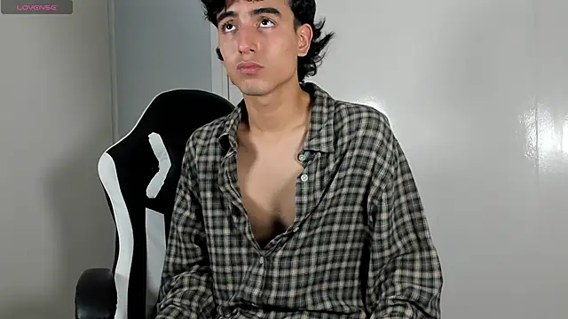 Snapshot of salvatore_montt chatting on March 2, 2025, 12:53 am salvatore montt online show from March 2, 2025, 12:53 am