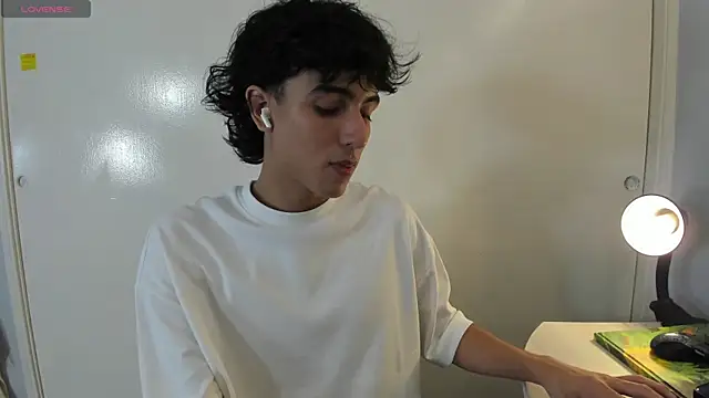 Snapshot of salvatore_montt chatting on March 9, 2025, 4:38 am salvatore montt online show from March 9, 2025, 4:38 am