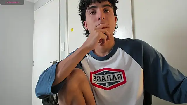 Snapshot of salvatore_montt chatting on March 9, 2025, 5:49 pm salvatore montt online show from March 9, 2025, 5:49 pm