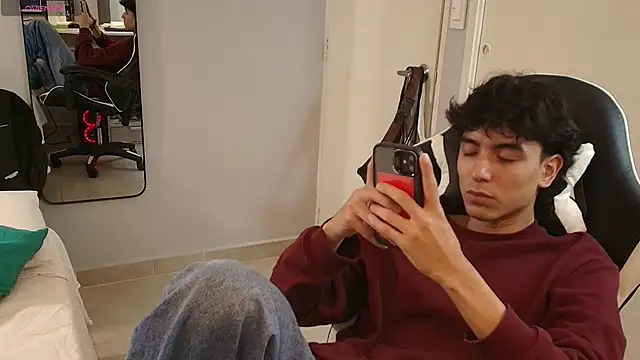 Snapshot of salvatore_montt chatting on March 12, 2025, 7:46 am salvatore montt online show from March 12, 2025, 7:46 am