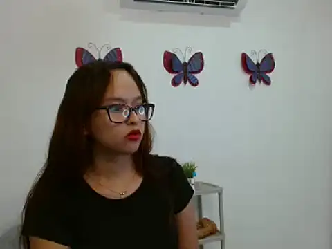 Snapshot of Emilybateee chatting on March 7, 2025, 8:11 pm Emilybateee online show from March 7, 2025, 8:11 pm