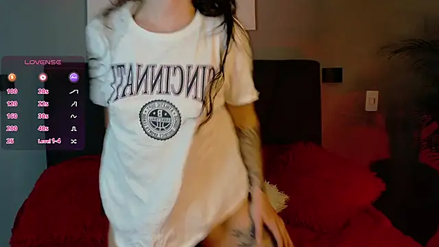 Snapshot of alejandra_jonees chatting on February 21, 2025, 1:11 am alejandra jonees online show from February 21, 2025, 1:11 am