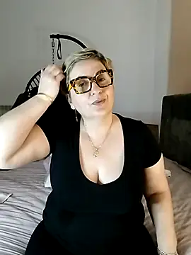 Snapshot of Pumabionda chatting on March 22, 2025, 12:35 pm Pumabionda online show from March 22, 2025, 12:35 pm