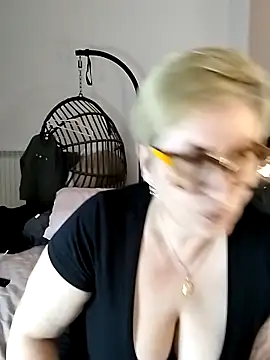 Snapshot of Pumabionda chatting on March 22, 2025, 8:37 pm Pumabionda online show from March 22, 2025, 8:37 pm