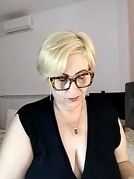 Snapshot of Pumabionda chatting on November 12, 2025, 9:47 pm Pumabionda online show from November 12, 2025, 9:47 pm