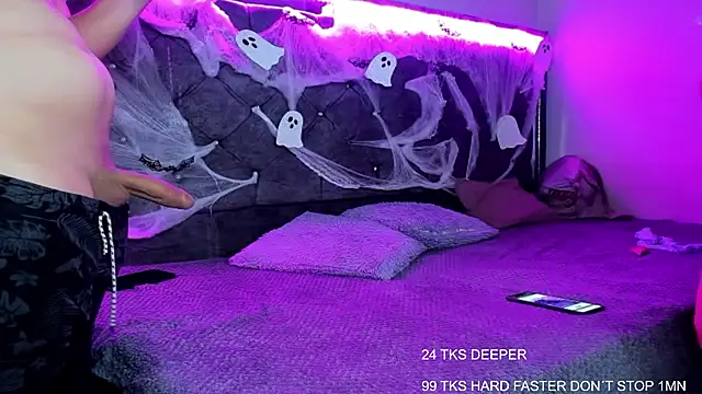 EmilyPacho  online show from October 16, 2025, 7:09 am