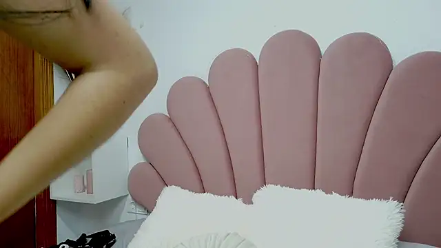 Snapshot of ScarlletRays chatting on February 19, 2025, 3:49 pm ScarlletRays online show from February 19, 2025, 3:49 pm