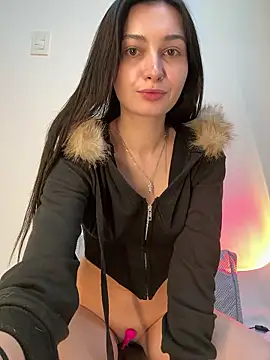 lunalovelee online show from December 14, 2025, 2:00 pm