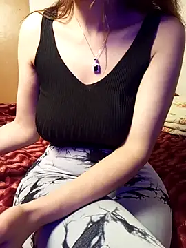 Snapshot of Yaraa3 chatting on February 13, 2025, 10:33 pm Yaraa3 online show from February 13, 2025, 10:33 pm