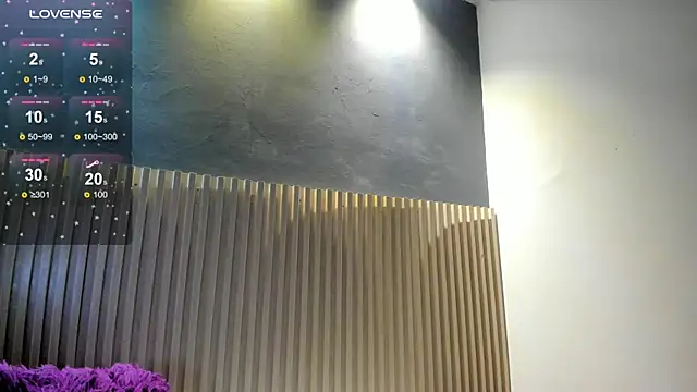 Aida-nicolle online show from February 24, 2025, 9:32 am