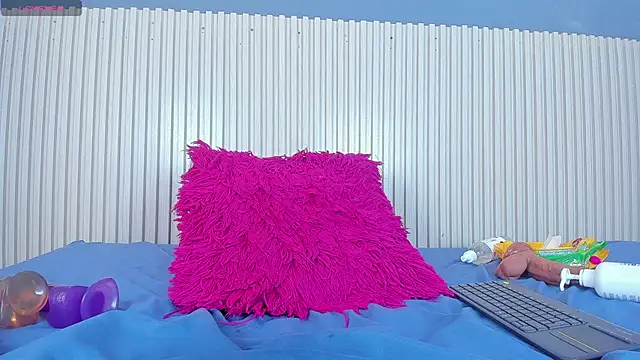 Aida-nicolle online show from March 5, 2025, 1:06 pm