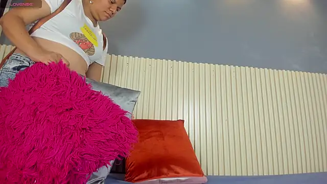 Aida-nicolle online show from March 11, 2025, 9:56 am