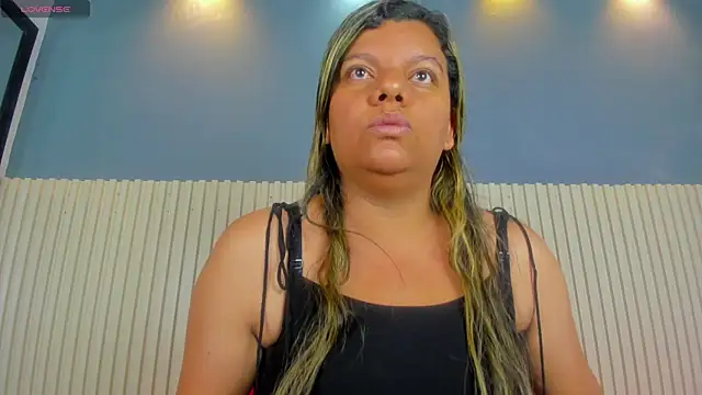 Aida-nicolle online show from March 14, 2025, 9:57 am